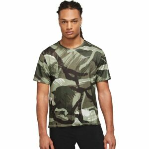 Nike NK DF MILER TOP SS CAMO Pánské běžecké tričko, tmavě zelená, velikost XXL